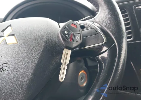 2016 Mitsubishi Outlander Es z USA, uszkodzony, nr VIN JA4AD2A31GZ008377